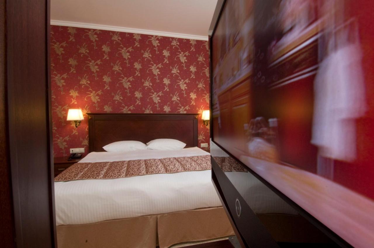 Monec Otel 4*
