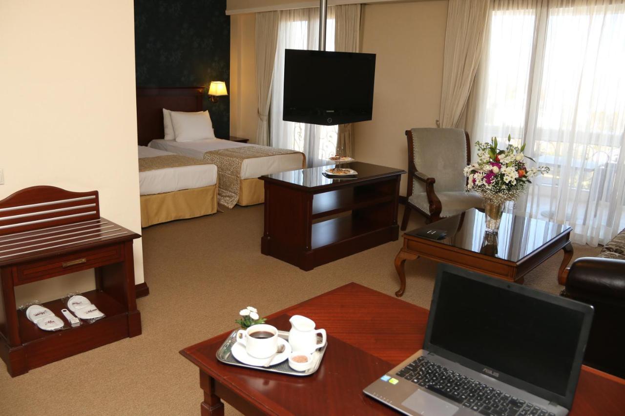 Monec Otel 4*