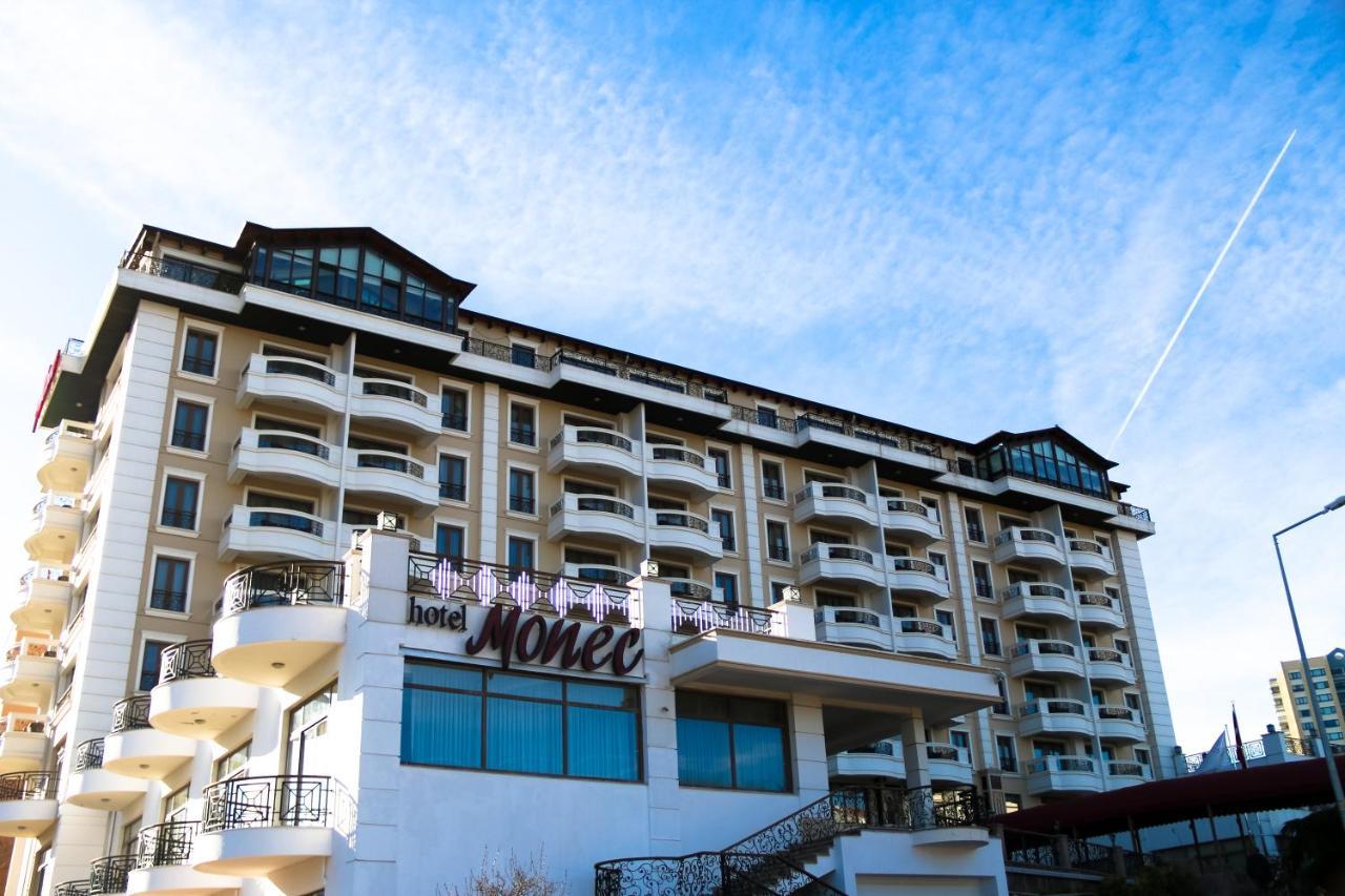 Otel Monec 4*