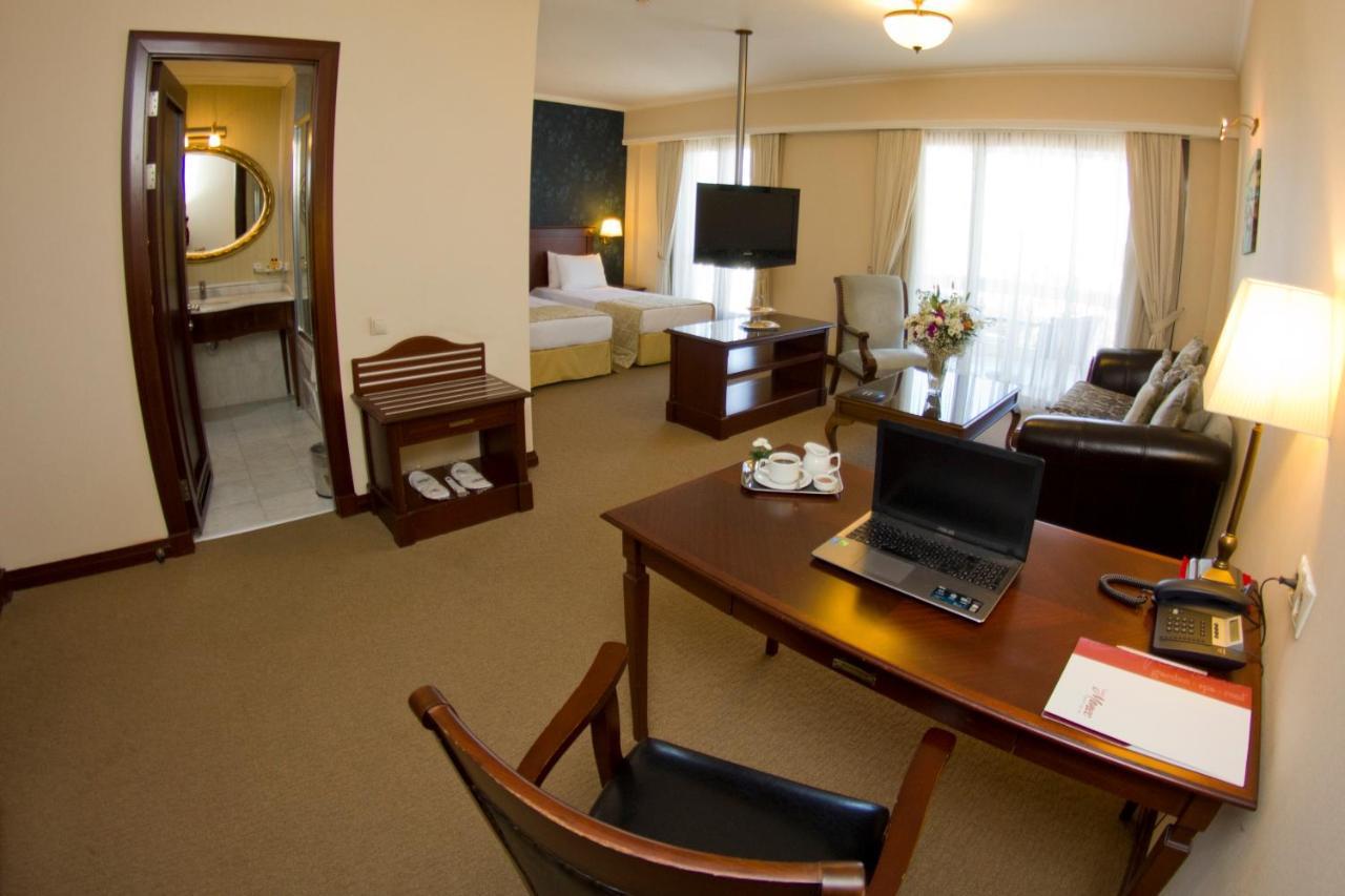 Monec Otel 4*
